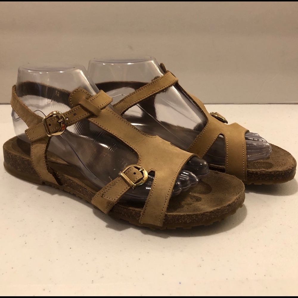 Massimo Caponi tan leather sandals size 8